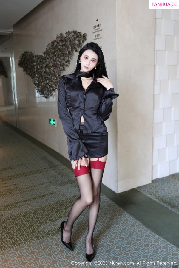   [XiuRen]高清写真图 2023.11.08 No.7630 草莓mm 黑丝美腿第3张图片